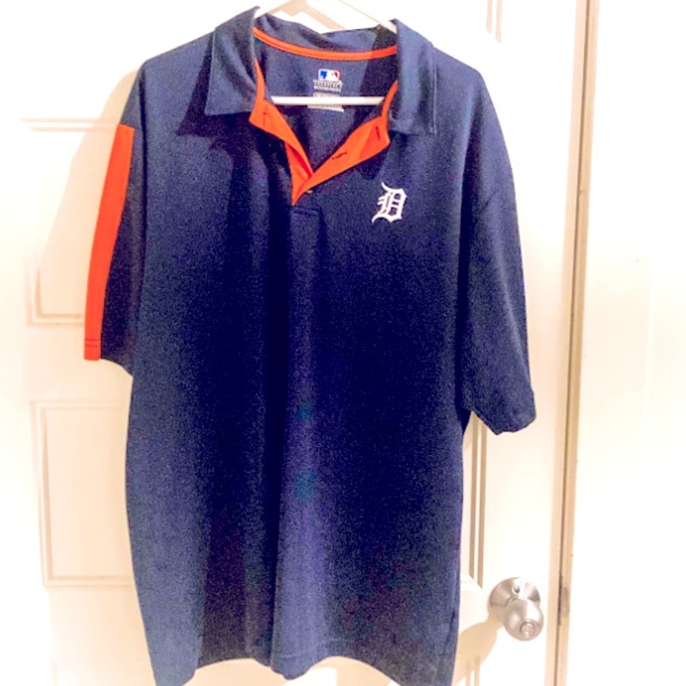Men’s 2X Detroit Tigers Polo never worn!